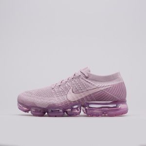 Never worn Nike Air Vapormax Flyknit light violet